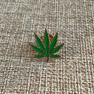 ✨ 3/$15 ✨ Enamel Pin Mary Jane Leaf
